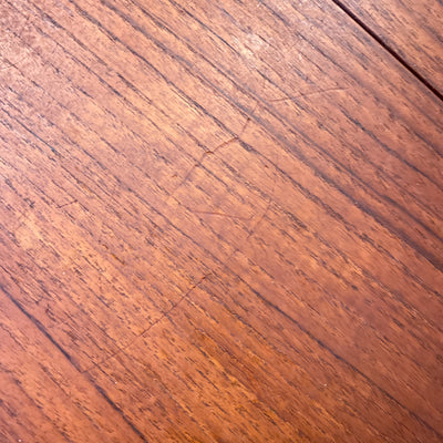 Runt matbord i mörk teak med 2 iläggsskivor