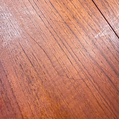 Runt matbord i mörk teak med 2 iläggsskivor