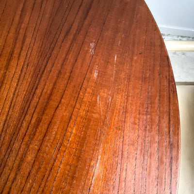Runt matbord i mörk teak med 2 iläggsskivor