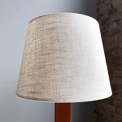 Bordslampa i teak - Tranås Stilarmatur