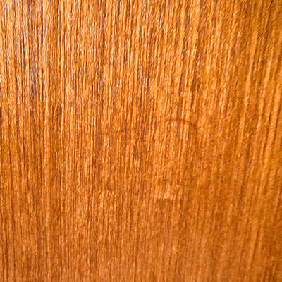 Runt matbord i teak med en iläggsskiva