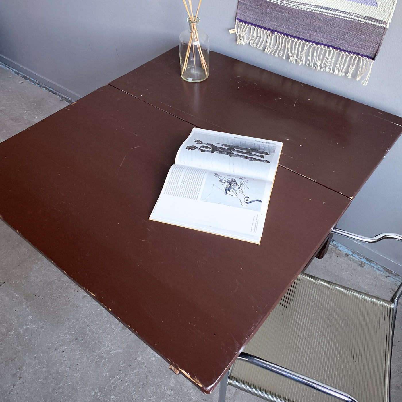 Brunmålat slagbord tidigt 1900-tal
