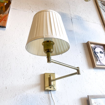 Vägglampa i mässing