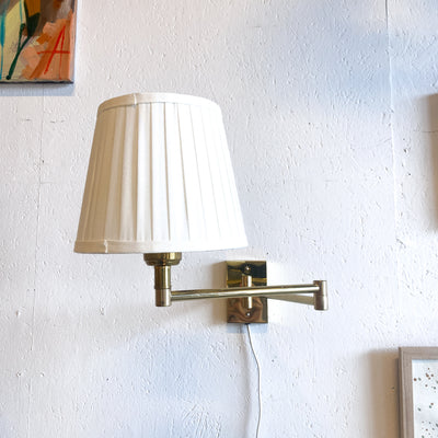 Vägglampa i mässing