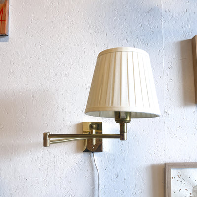 Vägglampa i mässing