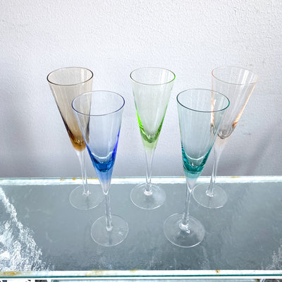 5 st olikfärgade champagneglas