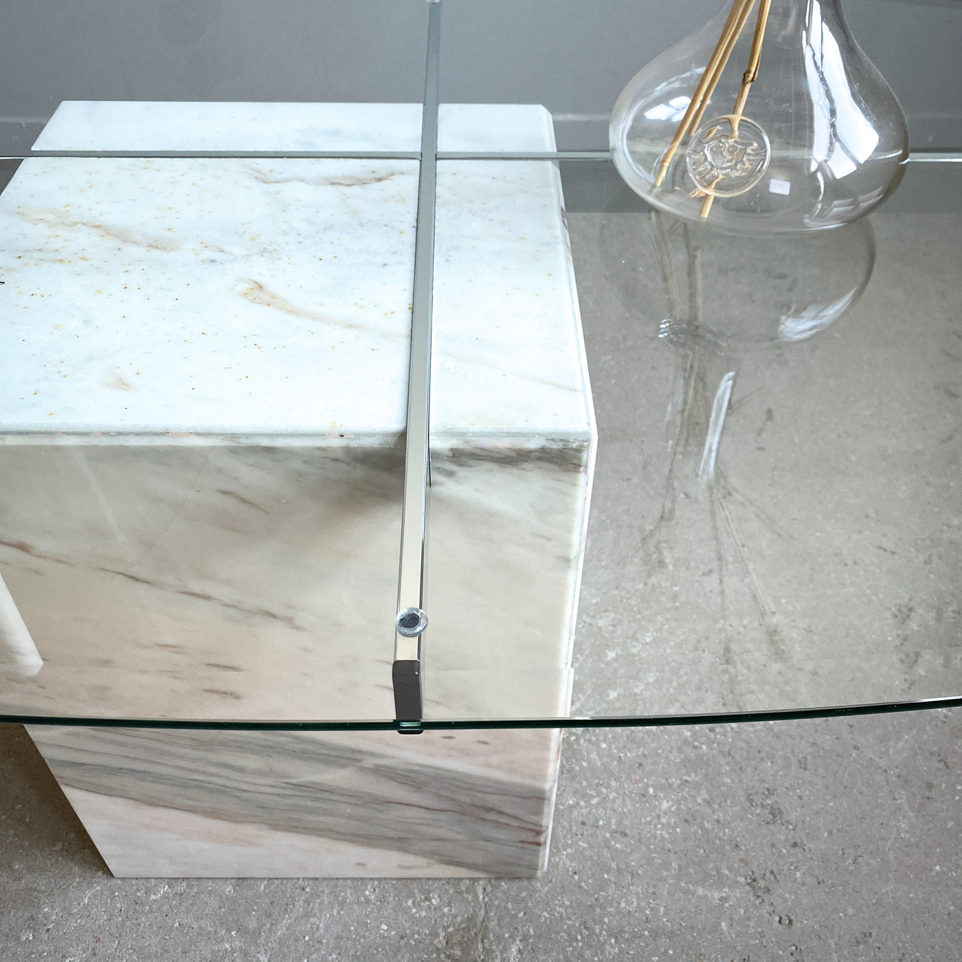Soffbord i glas och marmor
