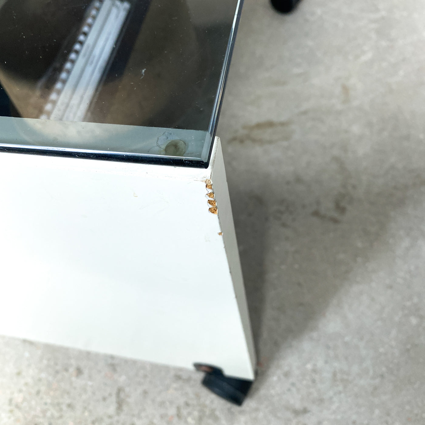 Soffbord med rökfärgad skiva - 70-tal