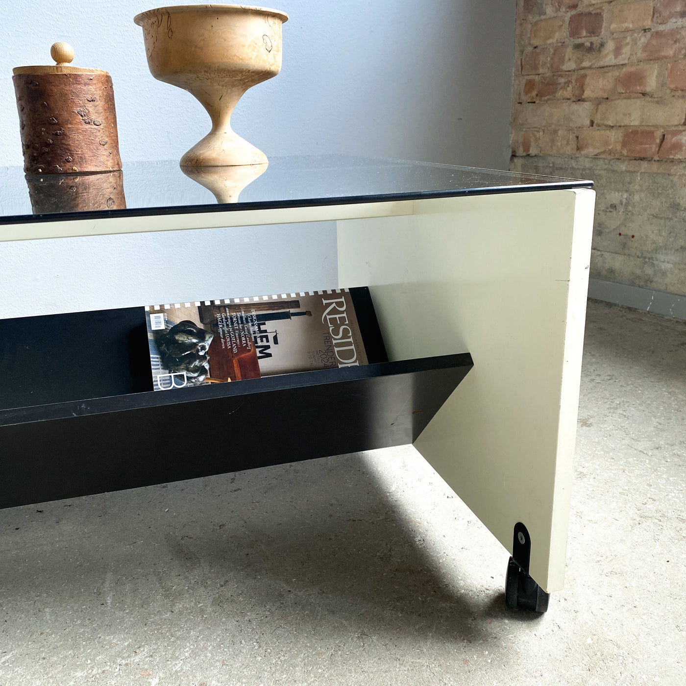 Soffbord med rökfärgad skiva - 70-tal