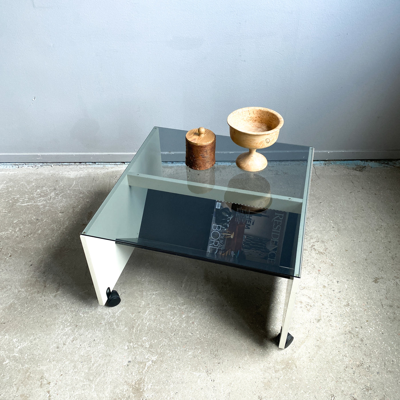 Soffbord med rökfärgad skiva - 70-tal