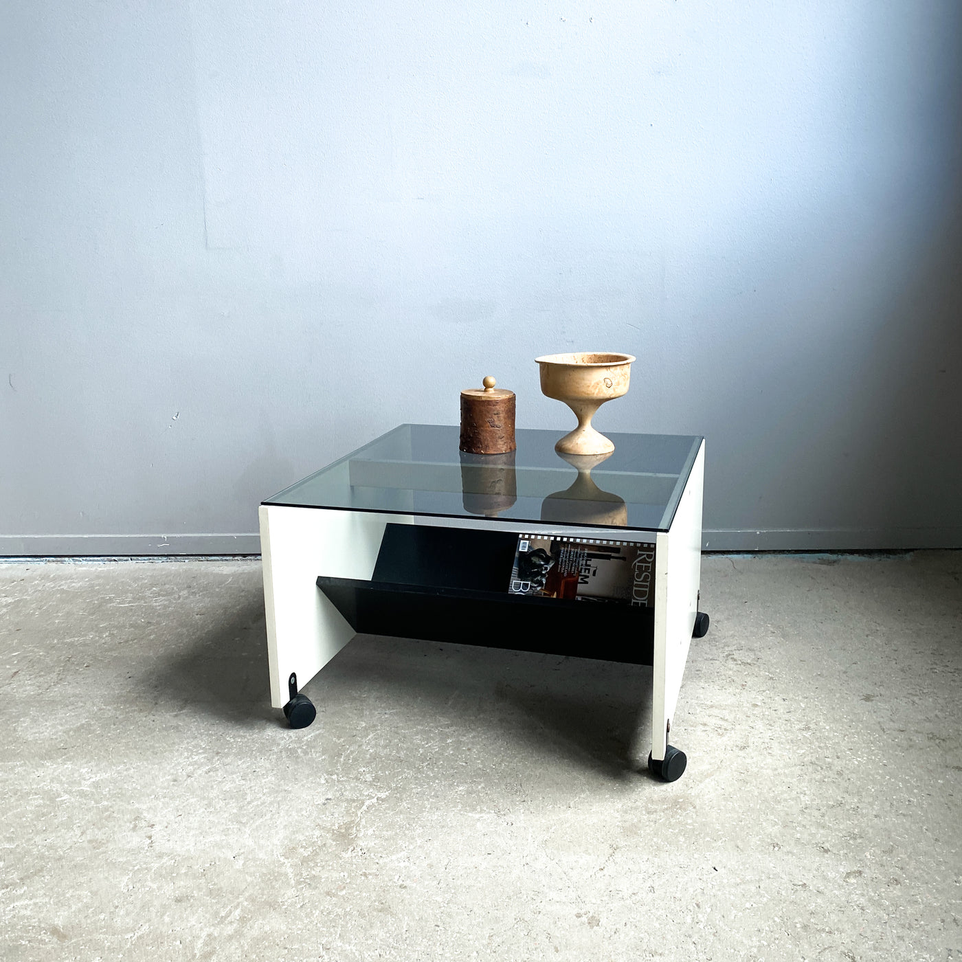 Soffbord med rökfärgad skiva - 70-tal