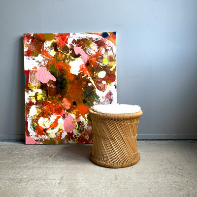 Sittpuff i rotting med fårskinnsdyna