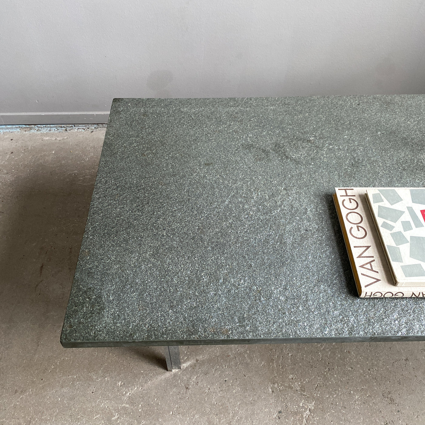 Soffbord i granit och krom - 60-tal