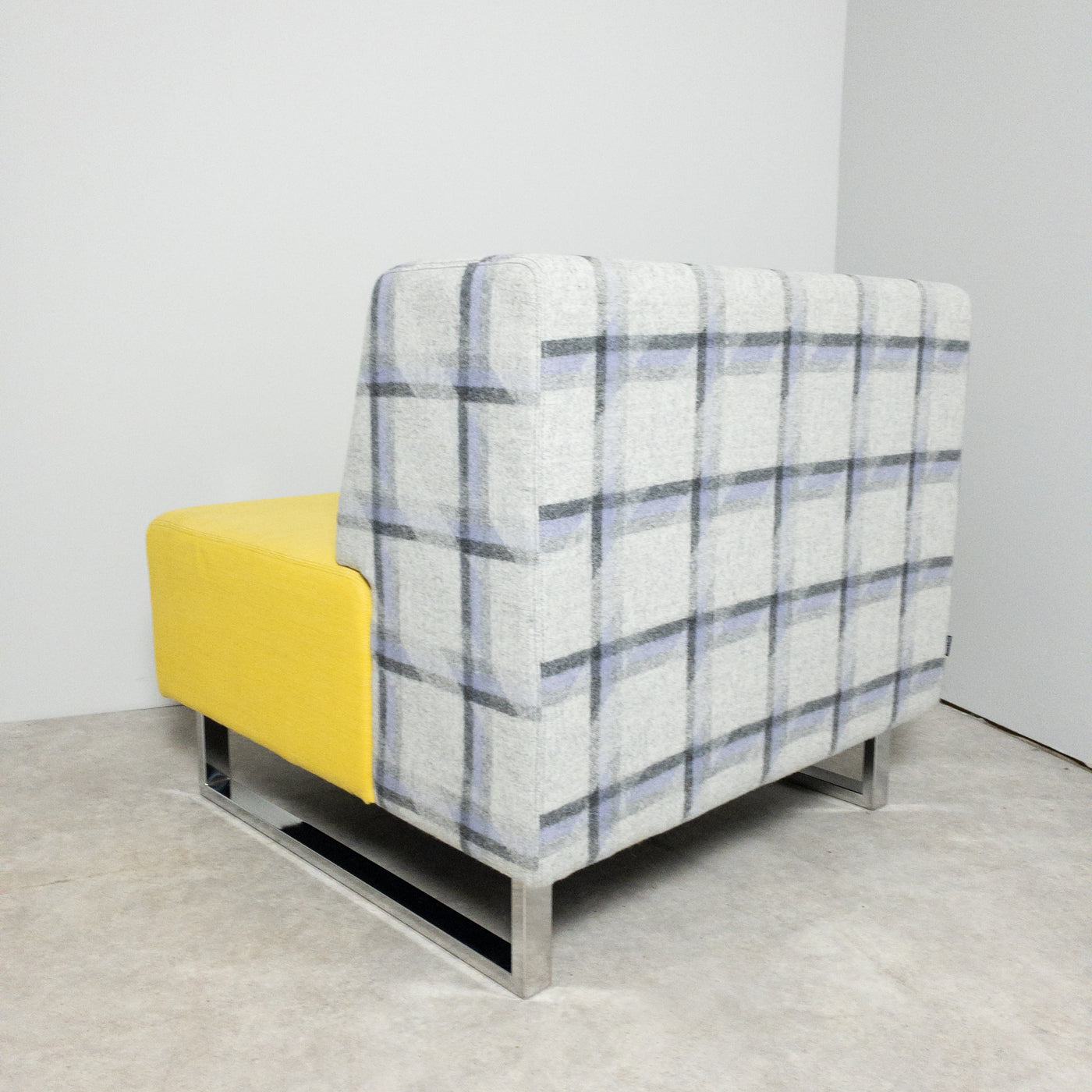 Grå/lila rutig och gul fåtölj "U-sit 80" Johansson Design