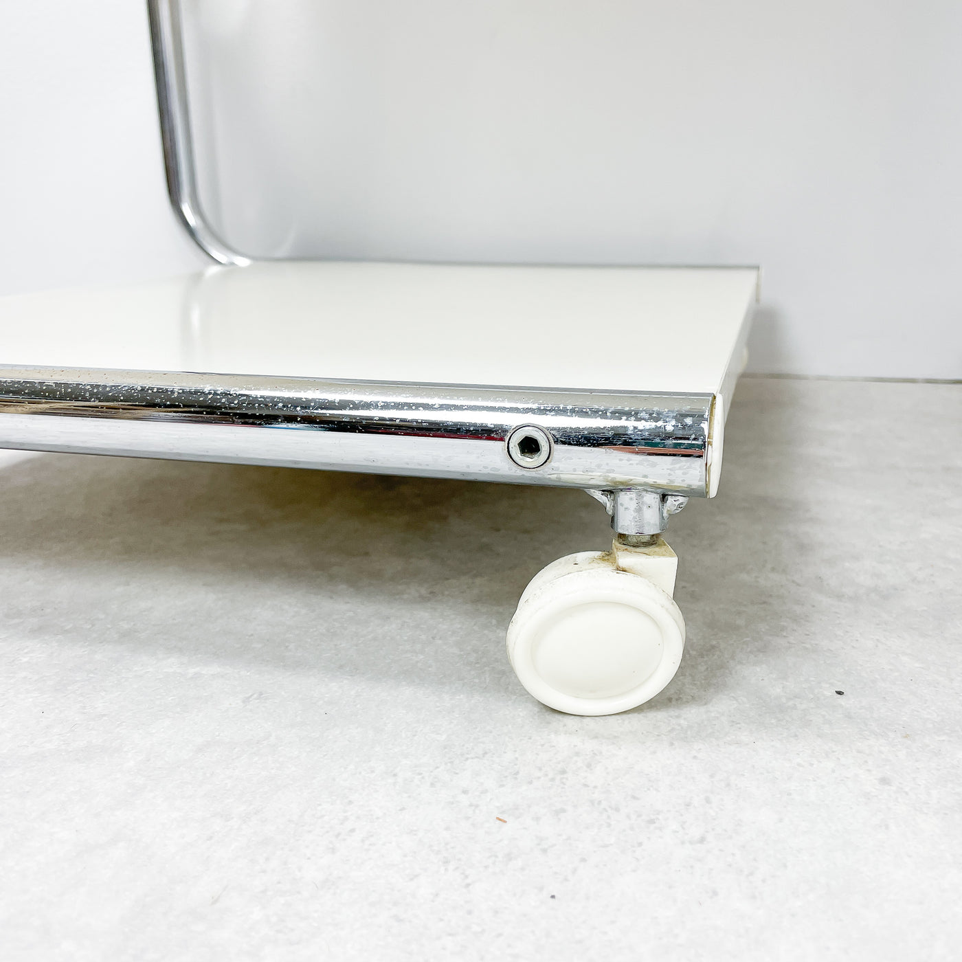 Två vita bord Ikea - "Strajk"