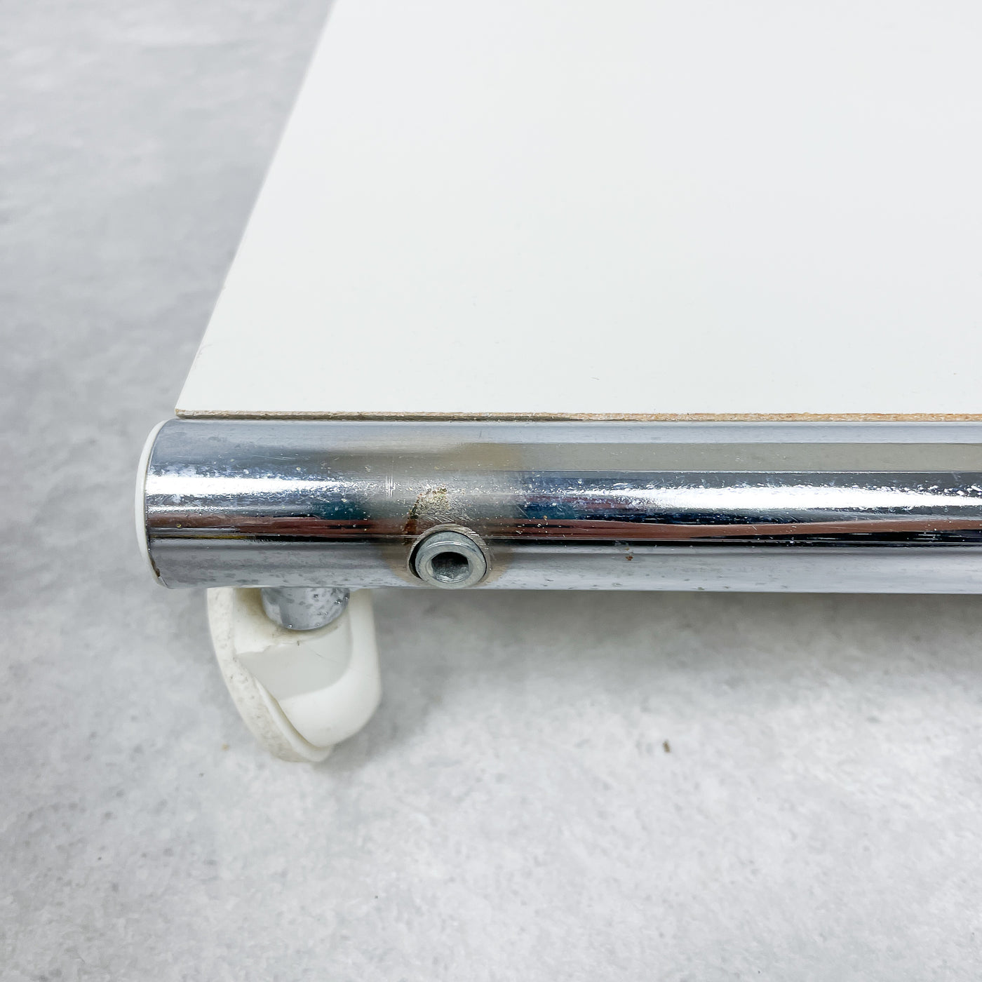 Två vita bord Ikea - "Strajk"
