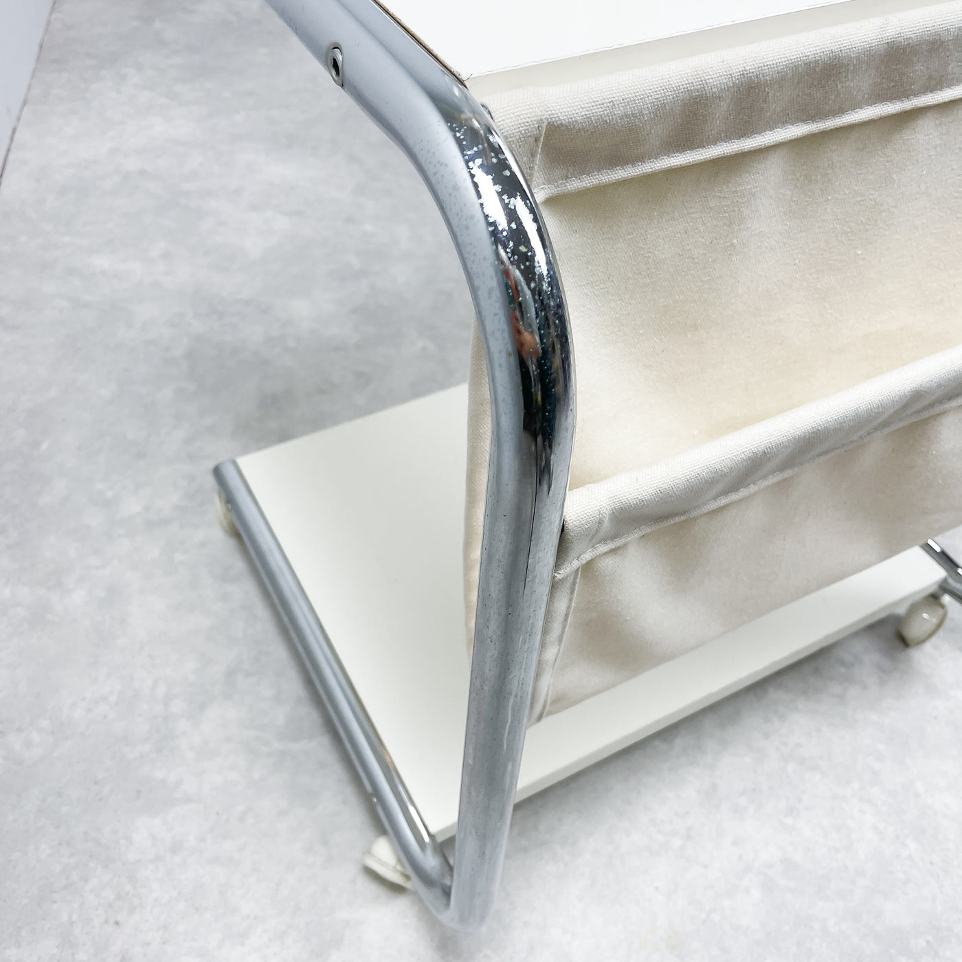 Två vita bord Ikea - "Strajk"