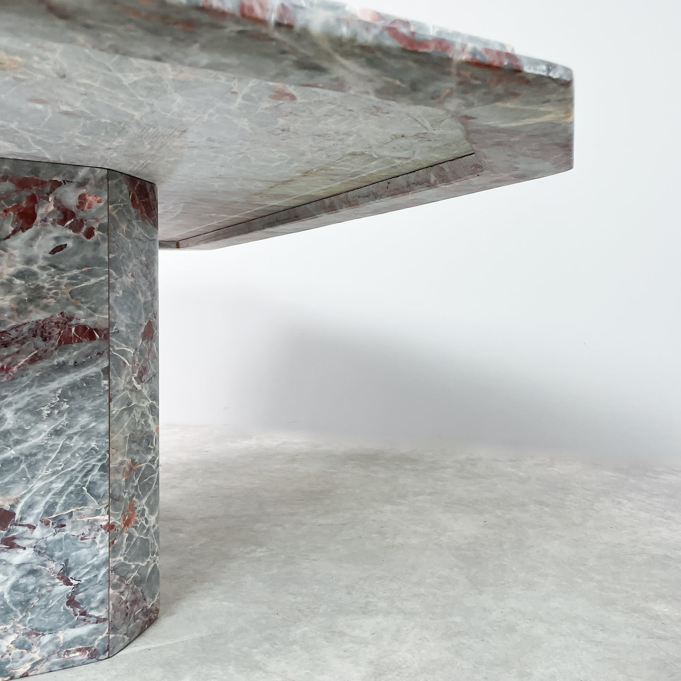 Soffbord i marmor - grått/vinrött