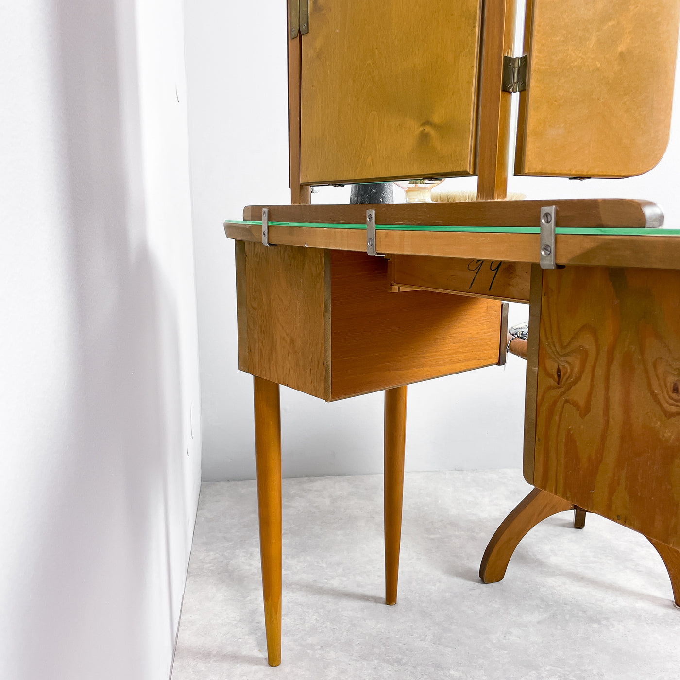 Sminkbord i teak med spegel - Fröseke