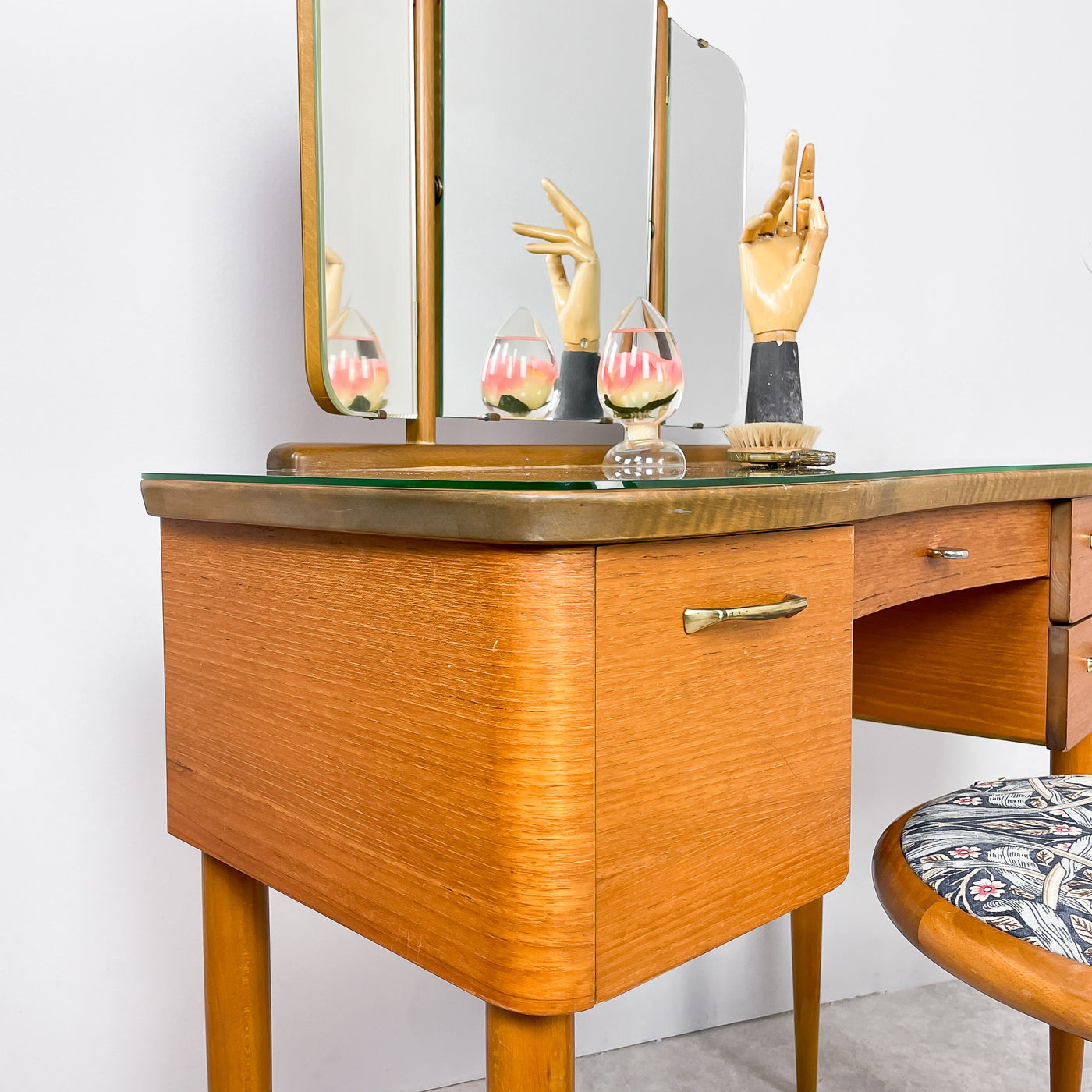 Sminkbord i teak med spegel - Fröseke