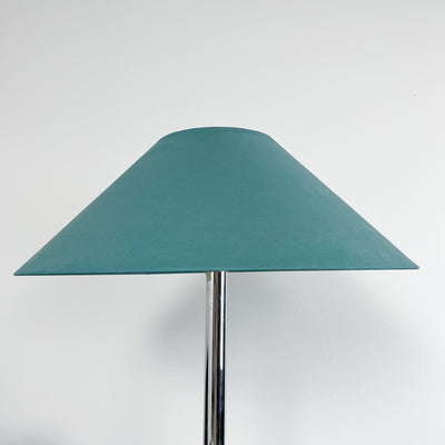 Golvlampa med trumpetfot i krom