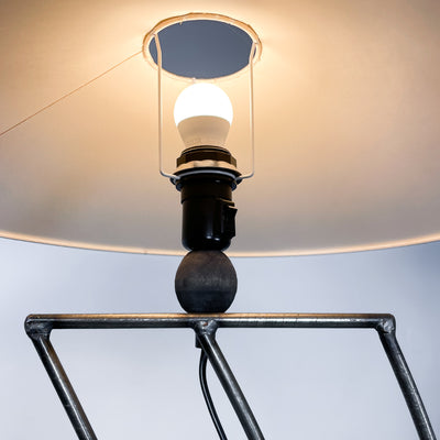 Golvlampa i metall