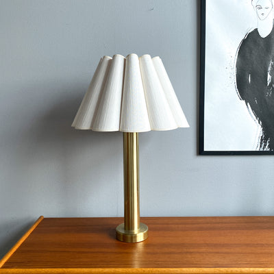 Bordslampa i mässing - Kosta Lampan