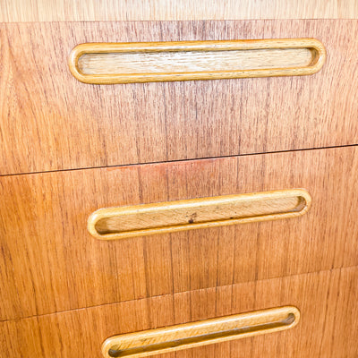 Sideboard i teak och ek