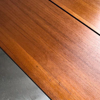 Matbord i teak med utdragsskivor