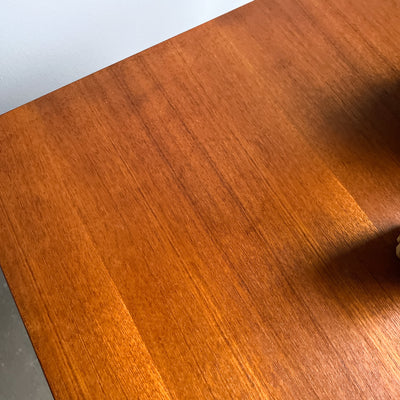 Matbord i teak med utdragsskivor