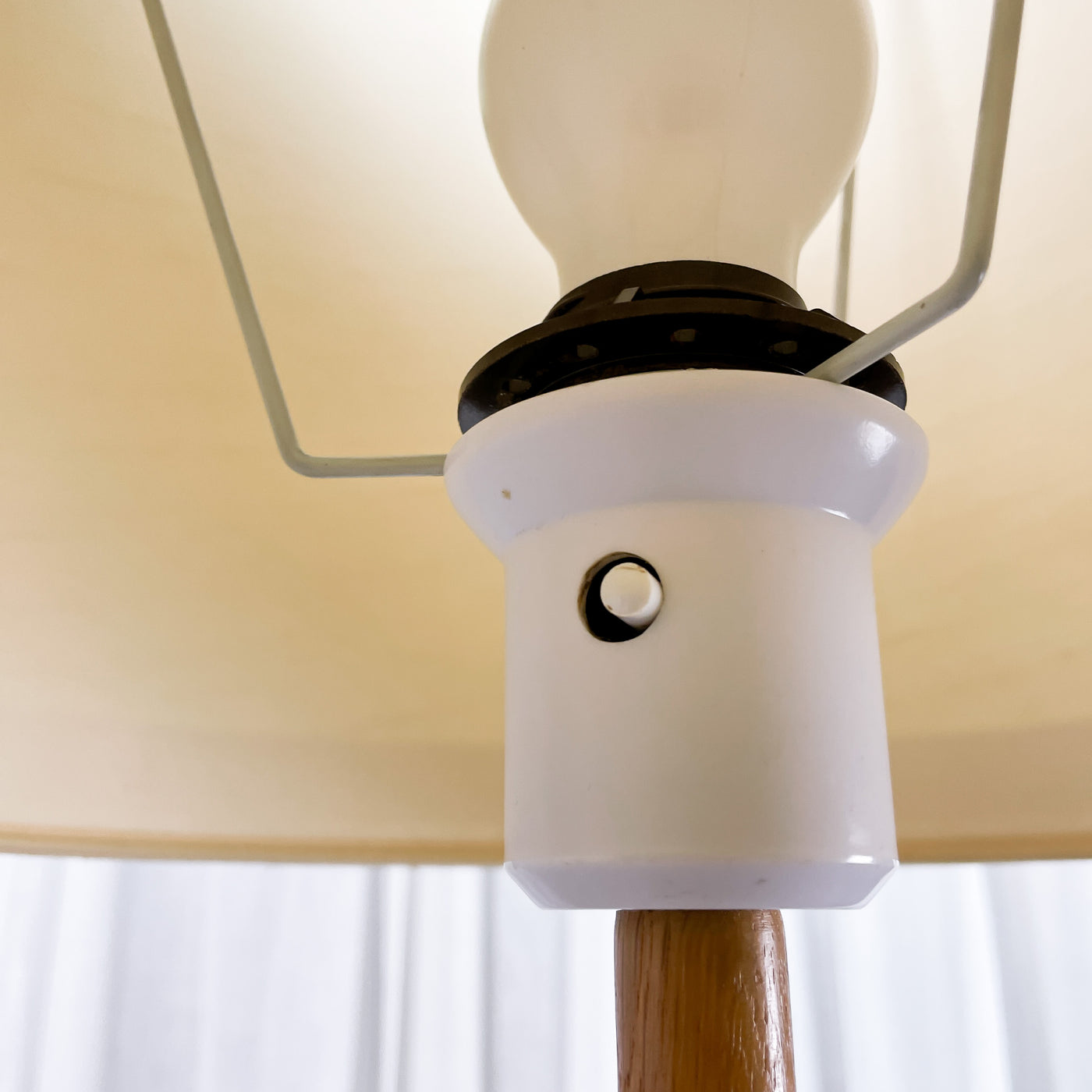 Golvlampa i ek