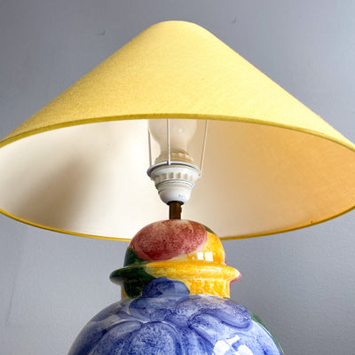 Bordslampa med blommig fot