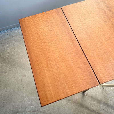 Matbord i teak med klaff