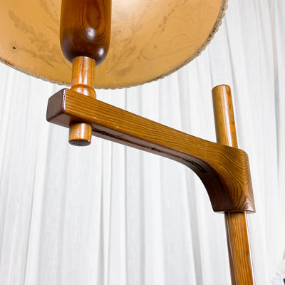 Golvlampa med arm