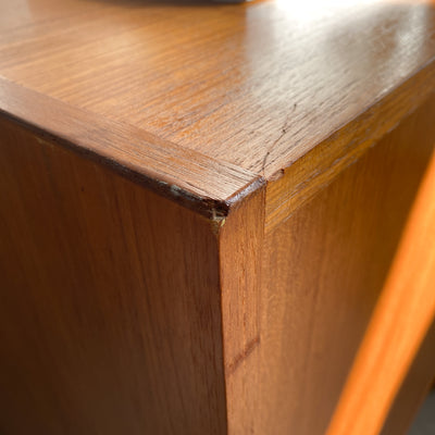 Teak skåp