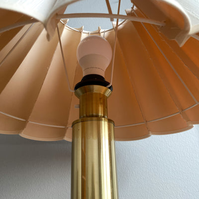 Bordslampa i mässing - Kosta Lampan