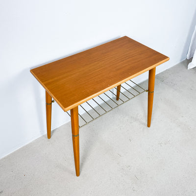 Sidobord i teak med stringhylla
