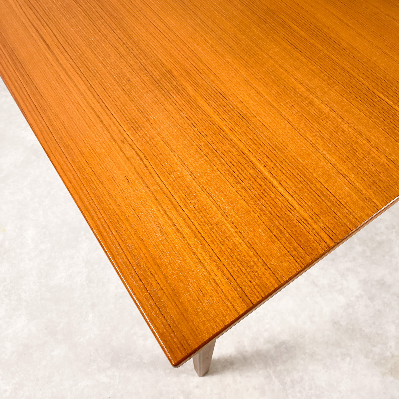 Matbord i teak