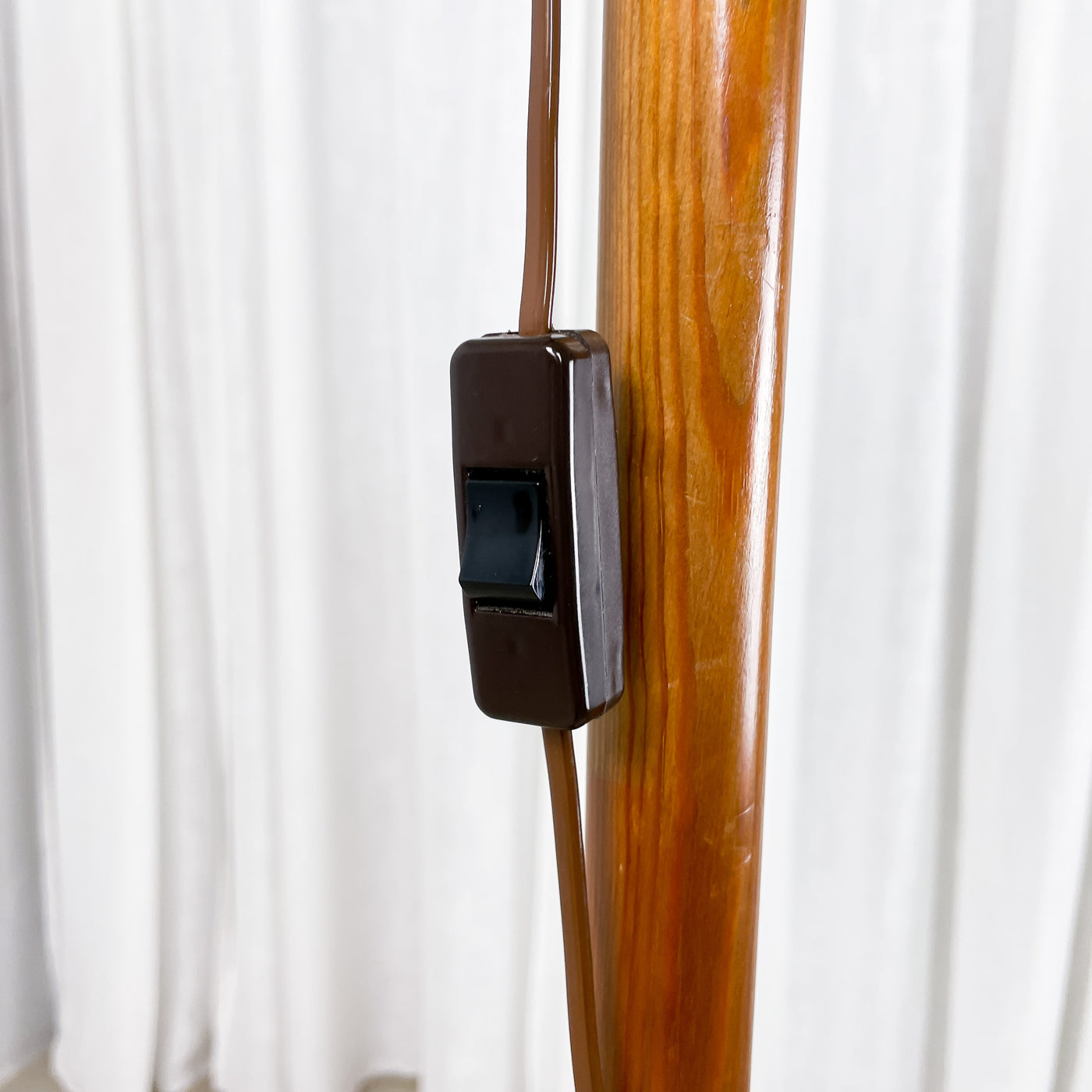 Golvlampa med arm