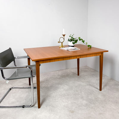 Matbord i teak
