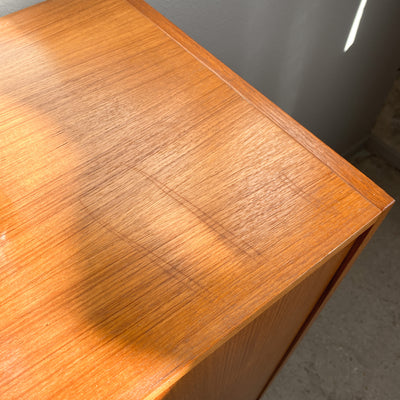 Teak skåp