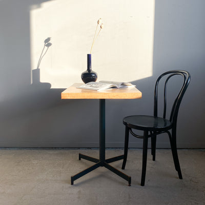 Café bord med skiva i ek