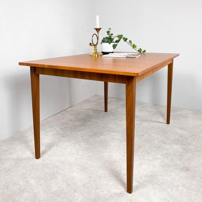 Matbord i teak