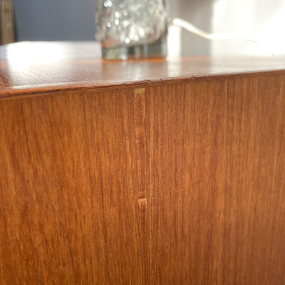 Teak skåp