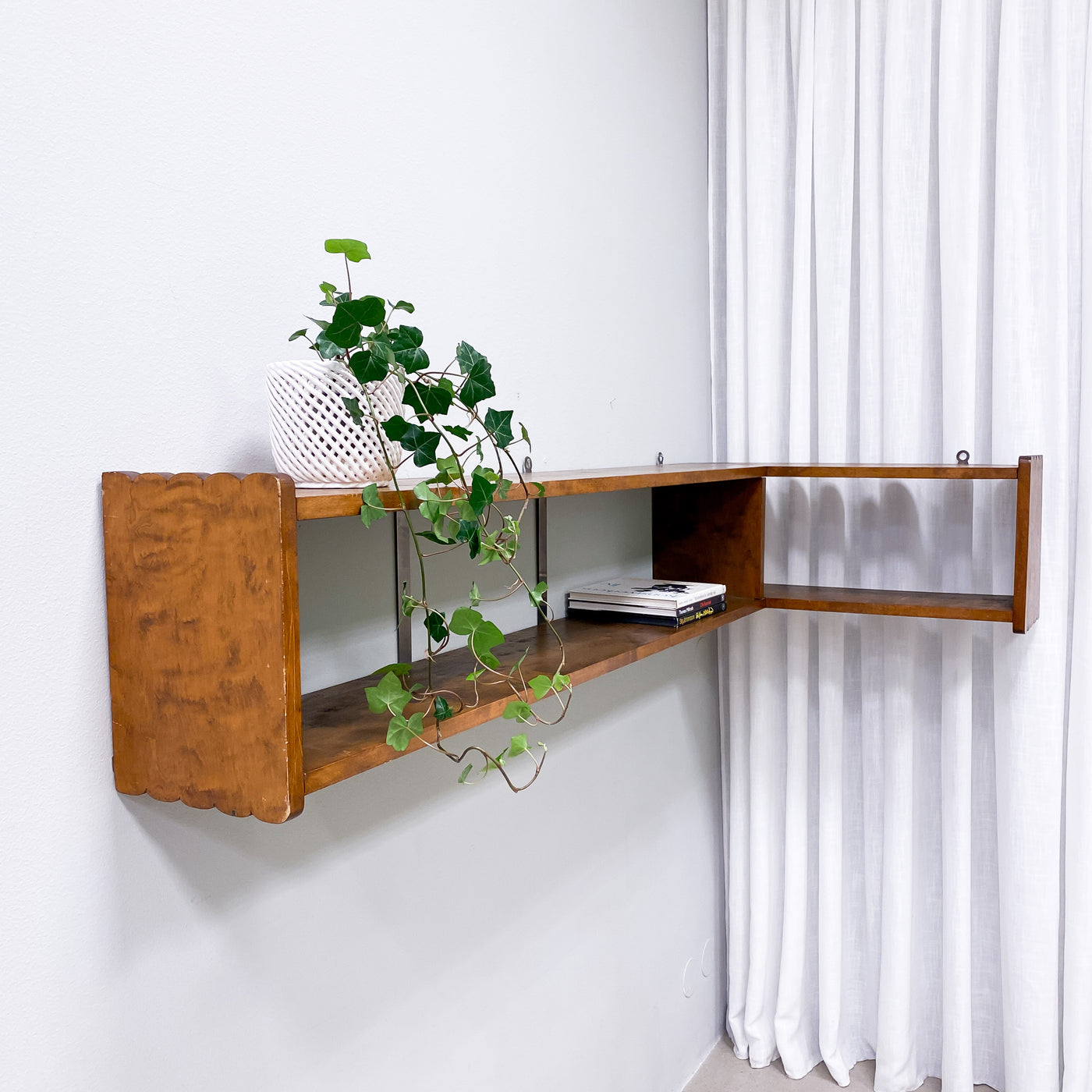 Hörnhylla Swedish Modern