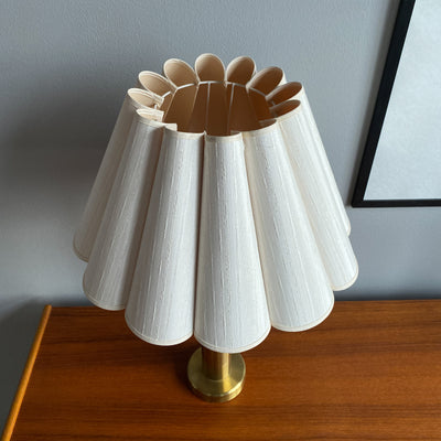 Bordslampa i mässing - Kosta Lampan