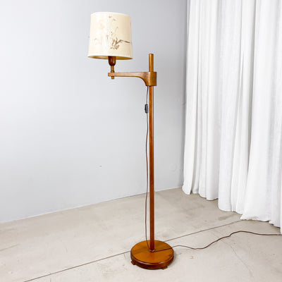 Golvlampa med arm