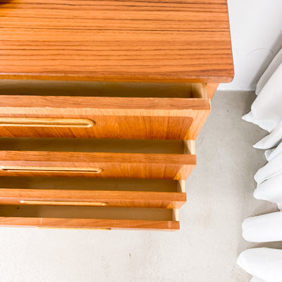 Sideboard i teak och ek