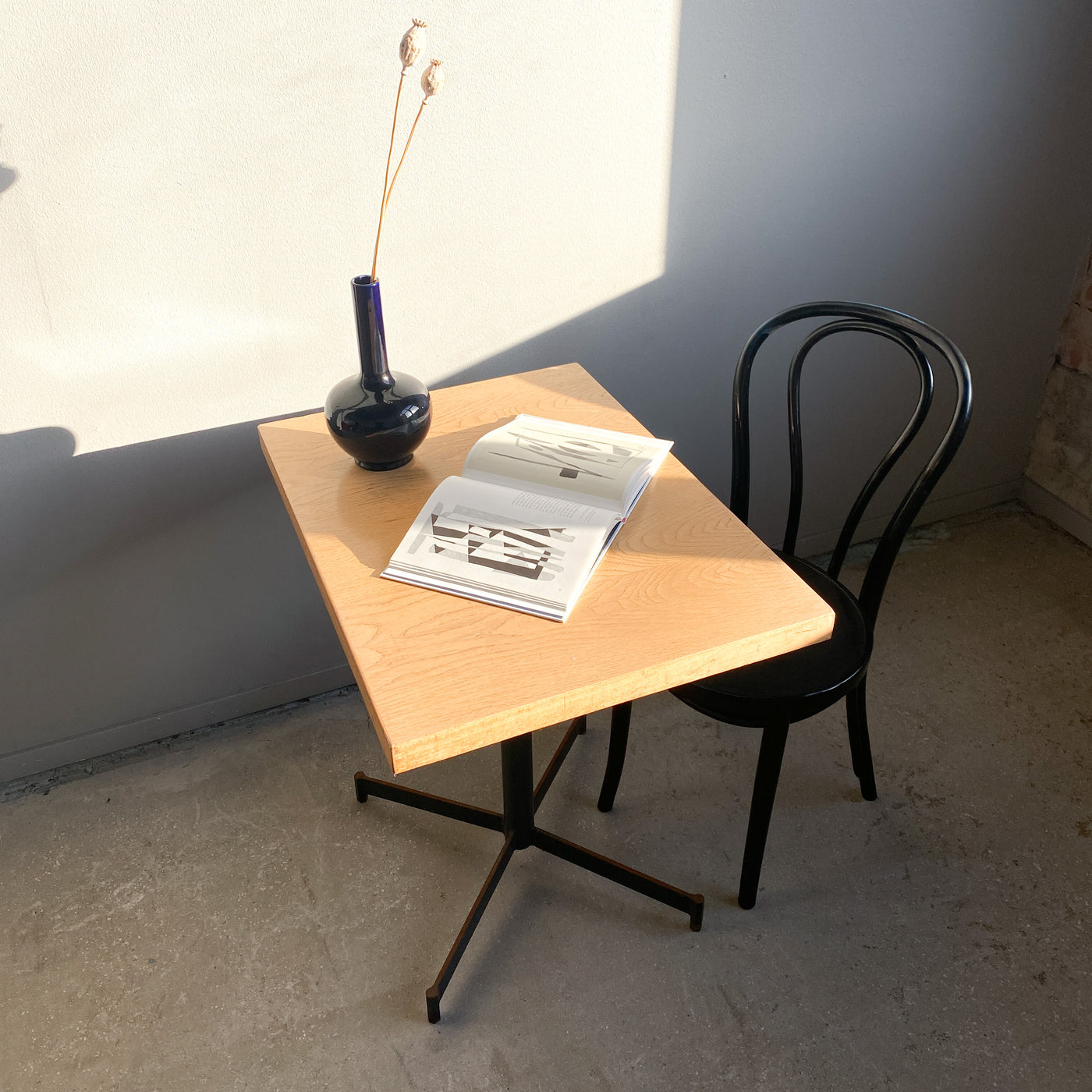 Café bord med skiva i ek