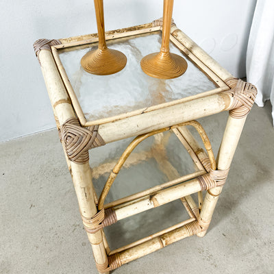 Sidobord/hylla i bambu och glas